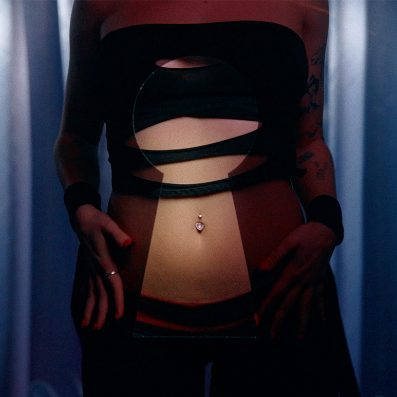 Miranda Santizo con "piercing girl"